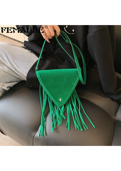 Siyah Mat Deri Saçaklı Kadın Postacı Çantası Sahte Süet Çanta Fırçalama Çanta Hippi Çingene Üçgen Püskül Omuz Crossbody Çanta (Yurt Dışından)