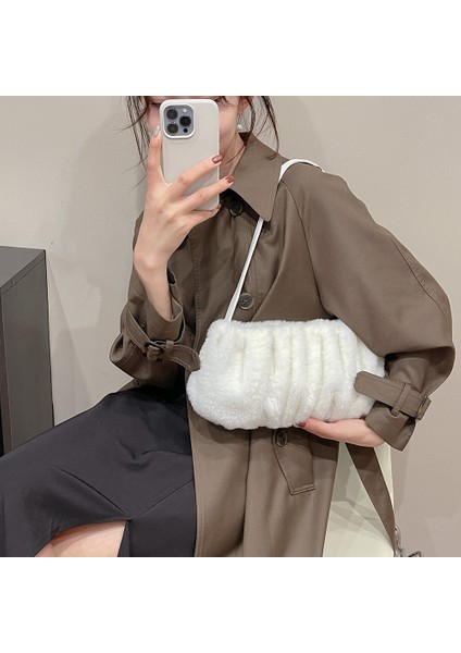 Siyah Küçük Tote Çanta Kadın Peluş Çanta Lüks Tasarımcı Bulut Şekli Debriyaj Çanta Kadın Omuz Çantası Yumuşak Taklit Kürk Alışveriş Çantaları Çanta (Yurt Dışından) fiyatları