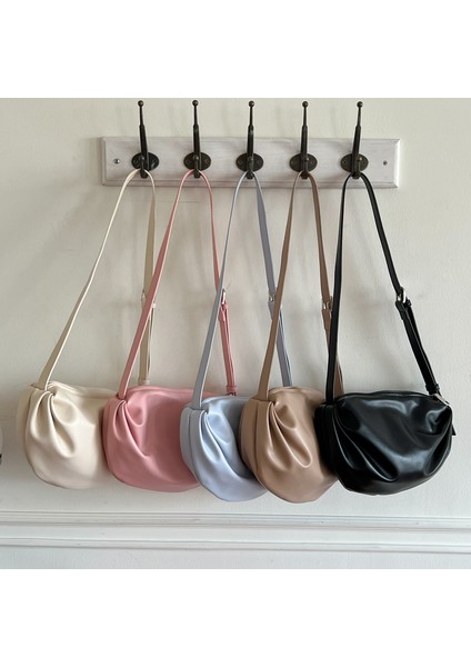 Bej 2023 Moda Yeni Kadınlar Için Plicated Omuz Çantaları Yumuşak Pu Deri Tüm Maç Çantaları Düz Renk Crossbody Çanta Tüm Satış (Yurt Dışından)