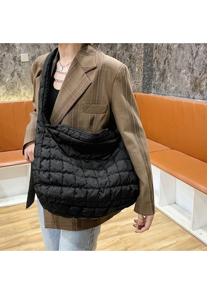Siyah Kadın Moda Hamur Çantası Kadın Basit Düz Renk Omuz Crossbody Çanta Bayanlar Tüm Maç Rahat Büyük Kapasiteli Tote Çanta (Yurt Dışından)