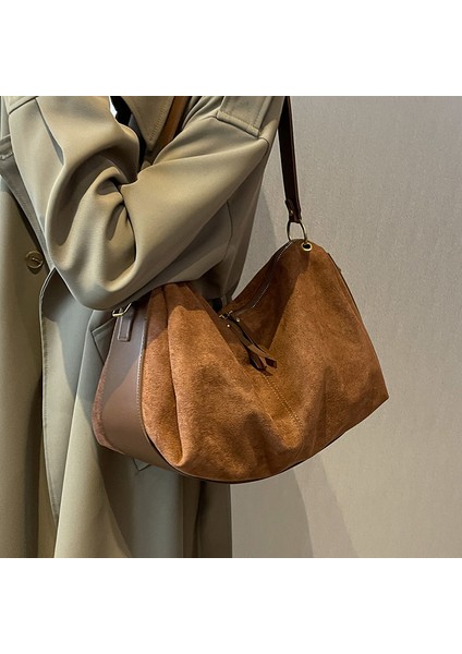 Haki Marka Tasarım Suni Süet Kadın Messenger Crossbody Çanta Geniş Askı Omuz Çantası Bayan Çanta Için Büyük Kapasiteli Bolsos Kılıf Kahverengi (Yurt Dışından) indirimleri