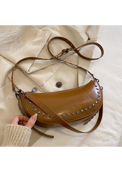 Kahverengi Vintage Perçin Omuz Çantası Kadınlar Için Büyük Kapasiteli Messenger Motosiklet Çantası Trendy Ladys Hobo Çanta Seyahat Çantası Kadın Çantası (Yurt Dışından)