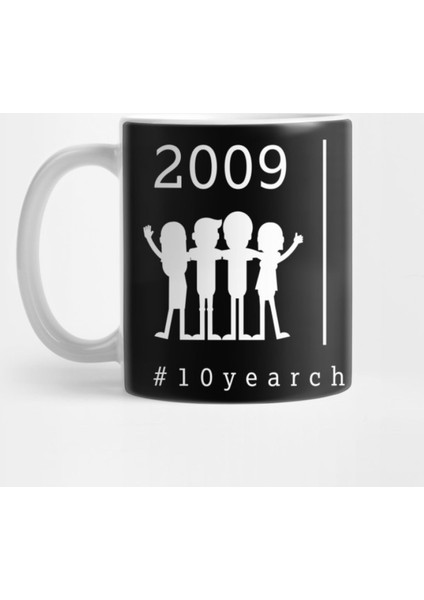 Funny Hash Tag Of A Viral 10 Year Challenge Of 2009 With Lot Of Friends Versus 2019 Being Alone Kupa Bardak