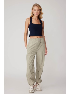 Vitrin Sırtı Çapraz Kalın Askılı Crop Bluz