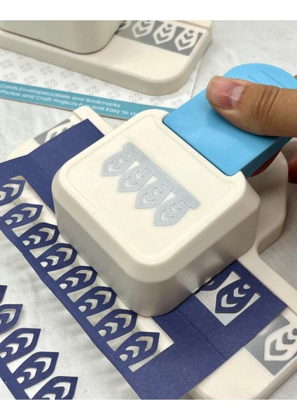 Şık Kamei Mavi 4'lü Şerit Salkım Desenli Büyük Süsleme Delgeci fırsatları