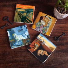 Pinecone Dalí Belleğin Azmi, Picasso Mavi Oda, Çığlık, Gustav Klimt Aile Kucaklama Taş Bardak Altlığı Masaüstü Koruyucu Altlık 4 Parça Set 10x10cm Stone Coasters SC547