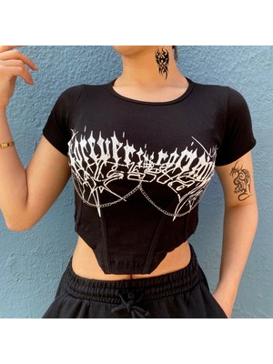 Köstebek Siyah Zincir Detaylı Üçgen Kesim Gothic Yarım T-Shirt