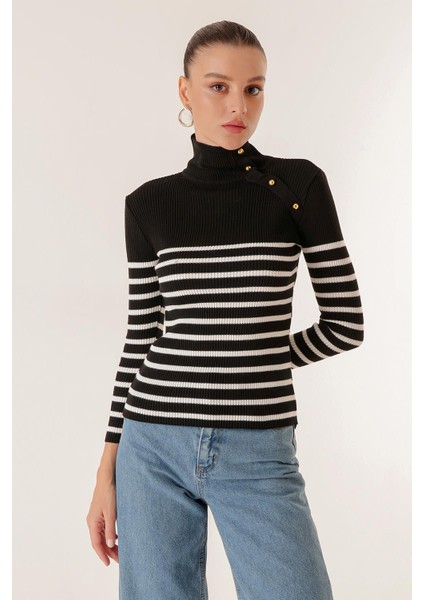 Blazer Çizgili Omzu Süs Düğmeli Boğazlı Kazak fiyatları