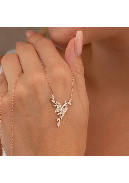 Dal Figürlü Kelebek Gümüş Kolye