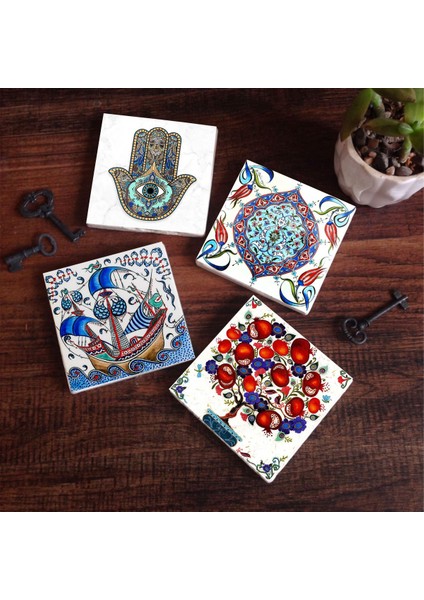 Stone Çini Sanatı, Yelkenli Gemi, Nar Ağacı, Fatma Ana Eli (Hamsa) Taş Bardak Altlığı – 4’lü Set, 10x10 cm Dekoratif Masaüstü Koruyucu Doğaltaş Altlık |SC201|