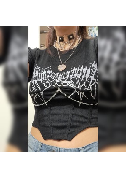 Siyah Zincir Detaylı Üçgen Kesim Gothic Yarım T-Shirt