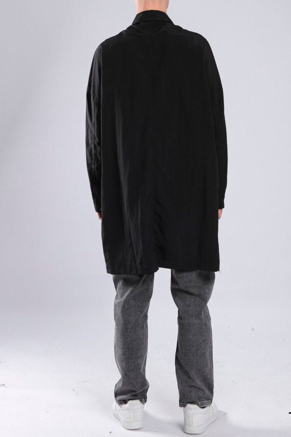 Xhan Siyah Paraşüt Oversize Trençkot Erkek Cinsiyetine Uygun Şık ve Rahat Tasarım 100% Polyester görsel 2