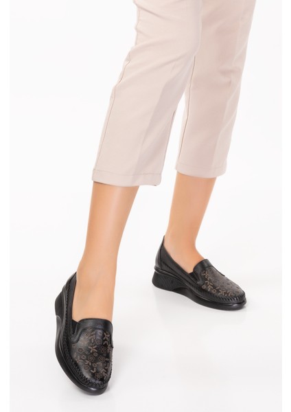 Kadın Siyah Lazer Detay Comfort Ayakkabı