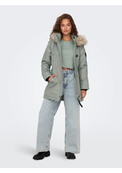 Kapüşonlu Yeşil Kadın Parka 15304625 fiyatları
