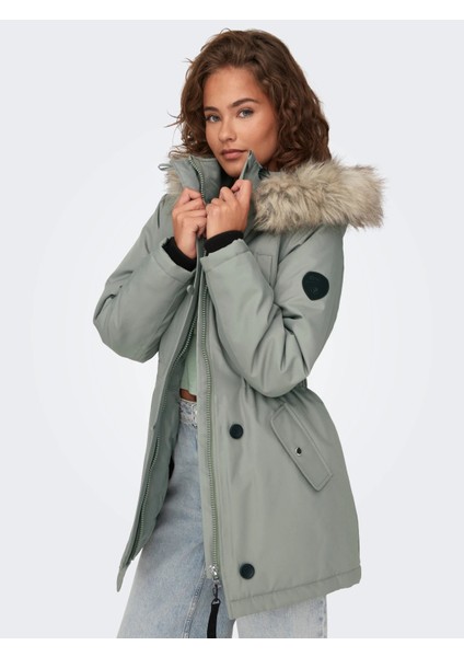 Kapüşonlu Yeşil Kadın Parka 15304625 modelleri