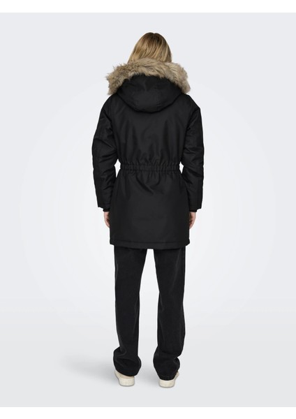 Kapüşonlu Siyah Kadın Parka 15304625 indirimleri