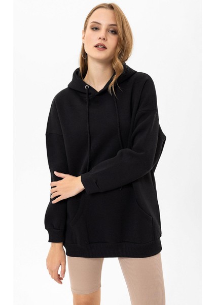 Kadın Kapüşonlu Kanguru Cep Detaylı Üç Iplik Sweatshirt