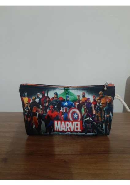 Heroes- Süper Kahramanlar Desenli Tasarım Kalemlik