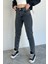 JEAN-08121 Füme Arka Nakış Detaylı Süper Kalıp Momfit Jean 1