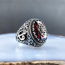 Vogutima Vog Vav Elif Işlemeli Kırmızı Zirkon Taşlı 925 Ayar Erkek Gümüş Yüzük