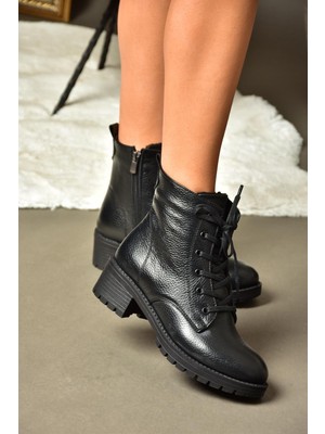 Fox Shoes R555054103 Siyah Deri Alçak Tabanlı Kadın Postal Bot