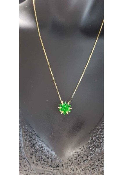 Vog Yeşil Zirconia Taşlı Nilüfer Lotus Çiçeği Şık Tasarım 925 Ayar Gümüş Rodium Güçlendirmeli Kolye