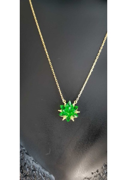 Vog Yeşil Zirconia Taşlı Nilüfer Lotus Çiçeği Şık Tasarım 925 Ayar Gümüş Rodium Güçlendirmeli Kolye fiyatları