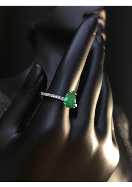 Vog D1:0.08 Ct Gs1 D2:0.86 Zümrüt Pırlanta Model 14 Ayar Altın Şık Beyaz Renk Yüzük