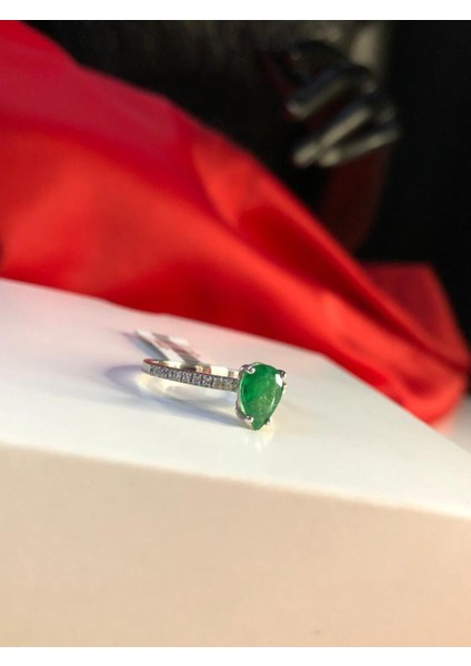 Vog D1:0.08 Ct Gs1 D2:0.86 Zümrüt Pırlanta Model 14 Ayar Altın Şık Beyaz Renk Yüzük