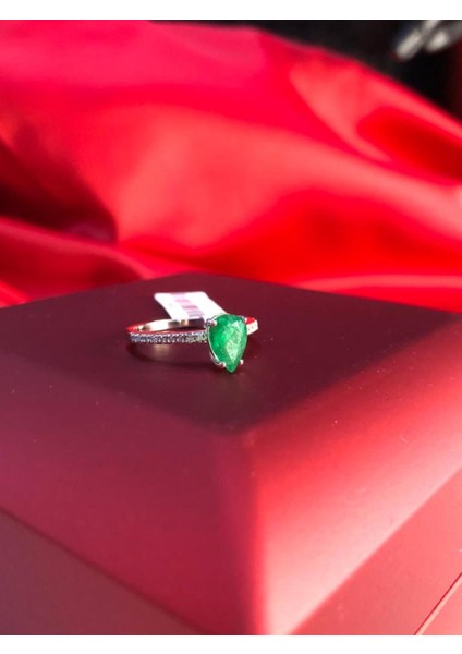 Vog D1:0.08 Ct Gs1 D2:0.86 Zümrüt Pırlanta Model 14 Ayar Altın Şık Beyaz Renk Yüzük
