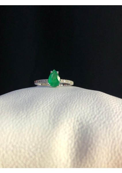 Vog D1:0.08 Ct Gs1 D2:0.86 Zümrüt Pırlanta Model 14 Ayar Altın Şık Beyaz Renk Yüzük