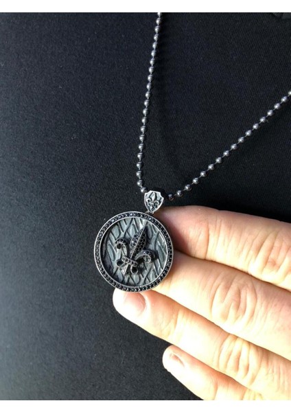 Vog Gotik Tasarım Fleur De Lis Zambak Çiçeği 925 Ayar Gümüş Kolye