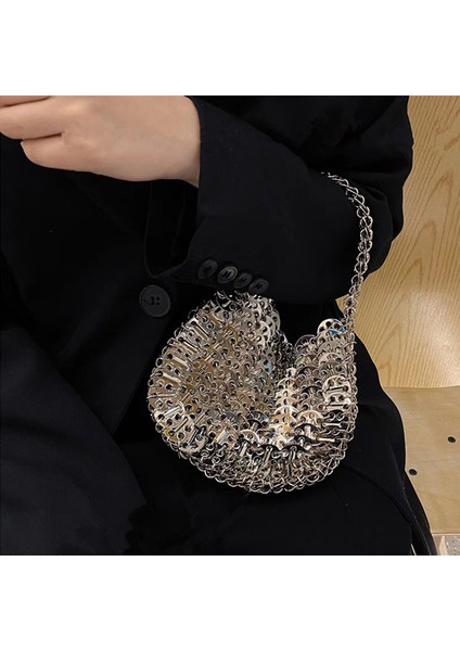 Küçük Metal Kadın Trend Tasarımcı Metal Zincir Tote Içi Boş Akşam Debriyaj Kadın Seyahat Tatil Omuz Çantası (Yurt Dışından) modelleri
