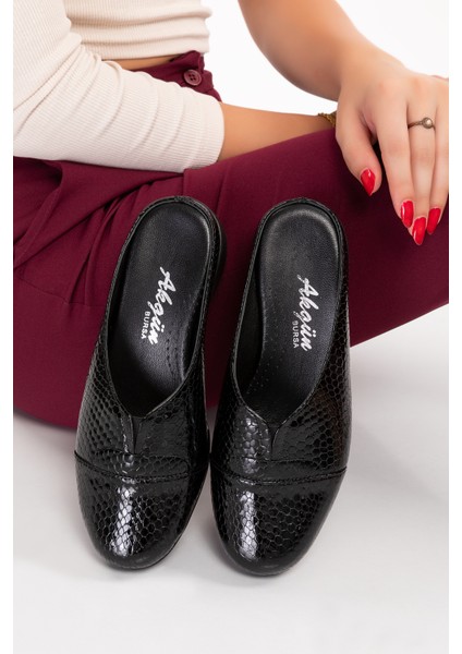 Kadın Hakiki Deri Siyah Yılan Desen Burnu Kapalı Comfort Terlik fiyatları