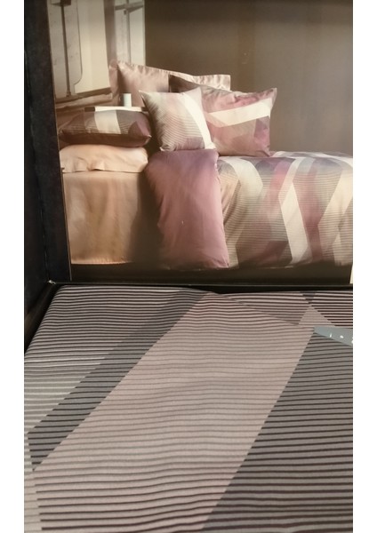 Issimo Home Pamuksaten Dijital Baskı Çift Kişilik Nevresim Takımı Helix