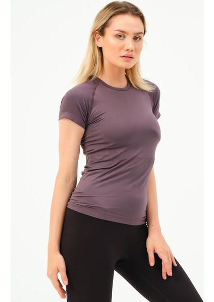 P-007899-KADIN Seamless (Dikişsiz) Yumuşak Dokulu Spor Kısa Kol T-Shirt-Füme