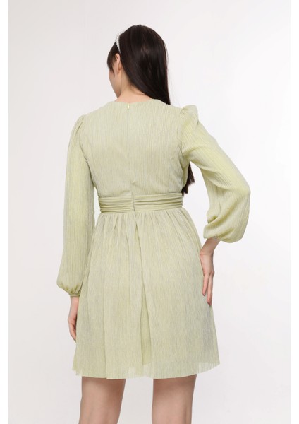 Kruvaze Yaka Piliseli Kısa Elbise fiyatları