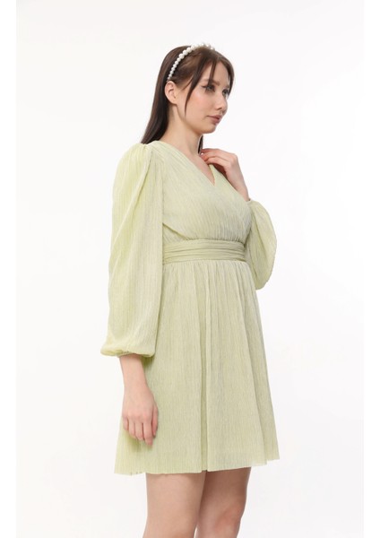 Kruvaze Yaka Piliseli Kısa Elbise modelleri