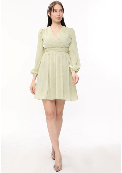 Kruvaze Yaka Piliseli Kısa Elbise fırsatları