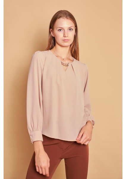 Geniş Sıfır Yaka Pileli Aksesuarlı Uzun Kol Likrasız Şık Gömlek Kumaş Rahat Kesim Bluz-Kum Beji indirimleri