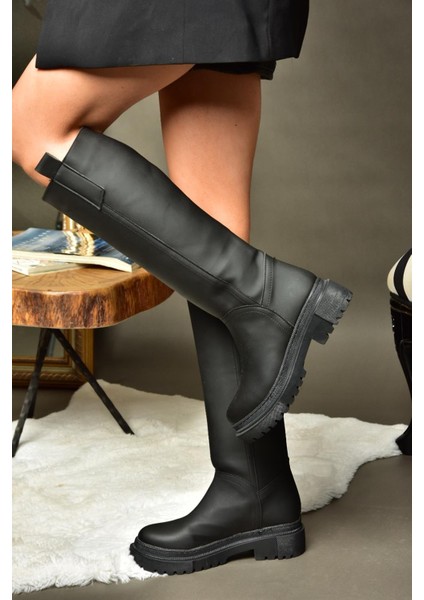 R973201109 Siyah Kalın Tabanlı Şık ve Rahat Tasarımlı Kadın Çizme Modeli modelleri