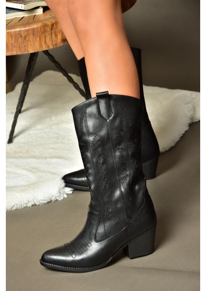 R973934009 Siyah Alçak Topuklu Kadın Çizme fiyatları