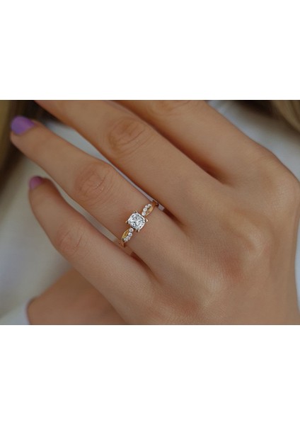 D Renk Toplam 0,60 Karat Yastık Kesim Pırlanta Tektaş Yüzük 0402R0029 fırsatları