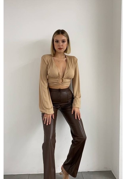 Derin Boutique Kadın Derin Dekolteli Halka Detay Kolları Lastikli Likralı Sandy Crop Top Bluz