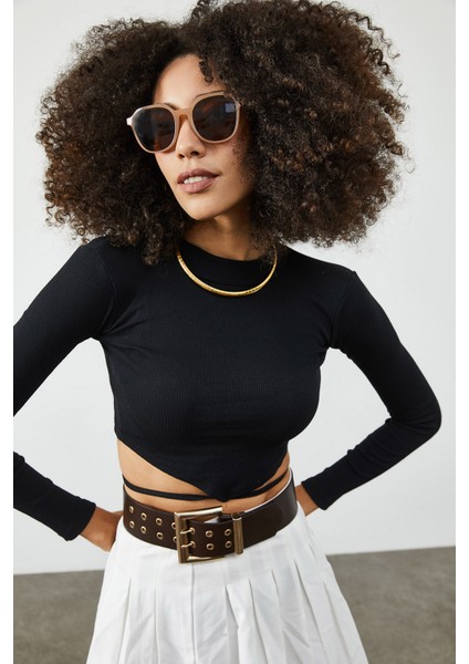 Siyah Biye Detaylı Crop Kaşkorse Bluz 2KXK2-45853-02