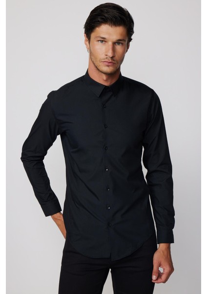 Slim Fit Arkadan Pensli Önden Kulplu Düz Trend Siyah Erkek Gömlek modelleri