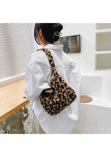 Kırmızı Kalp Kabarık Kadın Kız Peluş Çanta Mini Aşk Debriyaj Bayanlar Omuz Koltukaltı Çanta Kadın Leopar Tote Çanta Sokak Seyahat Çantaları (Yurt Dışından) modelleri