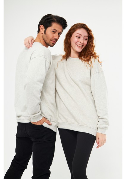 Unisex Gri Oversize Bol Kalıp Sweatshirt (Sevgili-Çift Kombini Tavsiyesi) modelleri