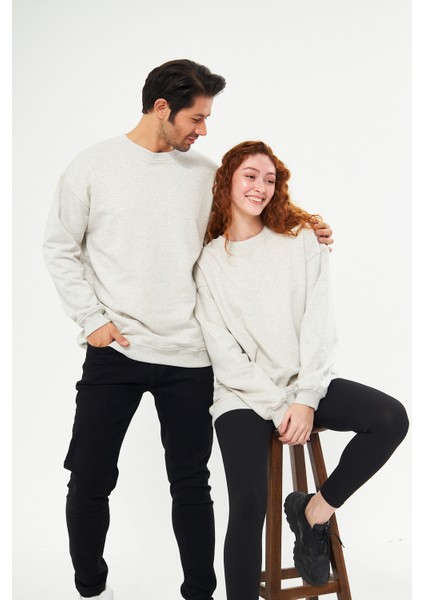 Unisex Gri Oversize Bol Kalıp Sweatshirt (Sevgili-Çift Kombini Tavsiyesi) fırsatları