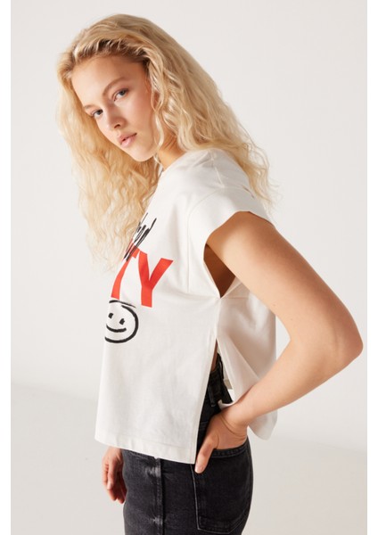 Regular Fit Normal Kesim Pamuk Bisiklet Yaka Kolsuz Beyaz Tişört indirimleri